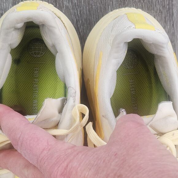 ADIDAS MEN'S Barricade Tennis Shoes Ecru Tint / Almost Yellow Size 10 GUC - Picture 8 of 9